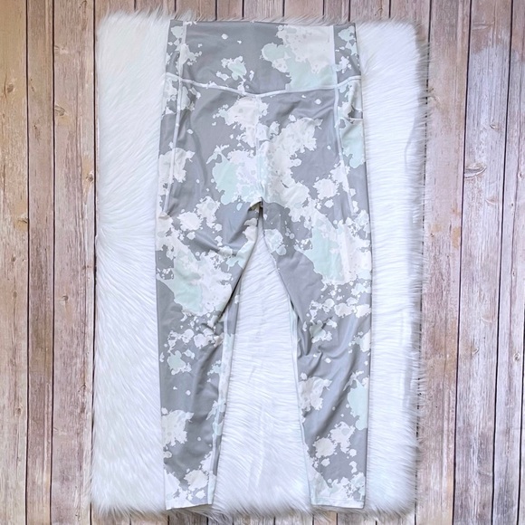 The North Face Women’s Motivation High Rise 7/8 Pocket Tight - Picture 4 of 8